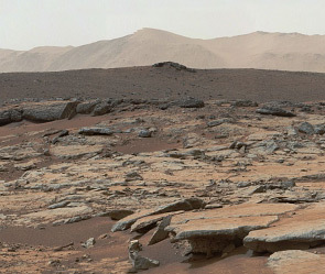 Марсоход американского Национального аэрокосмического агентства (NASA) Curiosity обнаружил на поверхности Красной планеты первые доказательства того, что на ней когда-то было озерo. Фото: nasa.gov