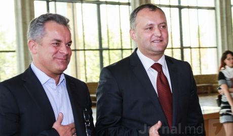 Alegerea lui Igor Dodon nu înseamnă o amânare a parcursului european al ţării, aşa cum spunea fostul preşedinte Băsescu, ci o continuare a status quo-ului actual toxic, în care nu se fac reforme, iar Sistemul oligarhic continuă să deţină monopolul întregii puteri.