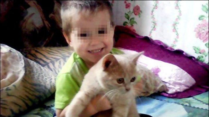 Un copil de 4 ani a fost găsit mort în zăpadă. 