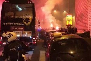 Против разбушевавшихся болельщиков стражи правопорядка были вынуждены использовать слезоточивый газ.