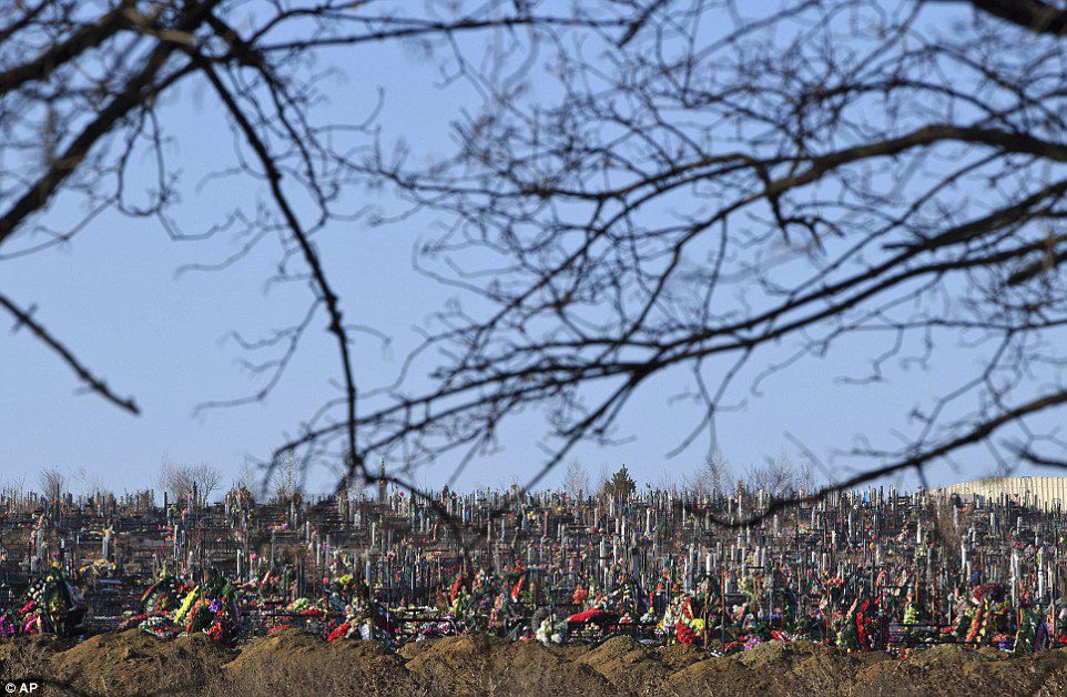 Cel mai mare cimitir din Europa este prea mic pentru Chişinău. 