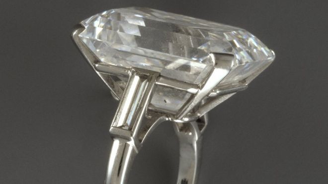 Сотрудники Британского музея потеряли бриллиантовое кольцо Cartier.