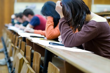 Ore numărate mai au la dispoziţie tinerii care nu au decis încă la ce facultate din ţară să meargă.