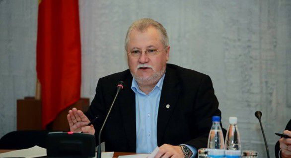 Oligarhul Vladimir Plahotniuc conduce ședințele consiliului alianței de guvernare, susține deputatul liberal Veaceslav Untilă.