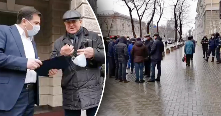 Фермеры протестуют перед зданием МВД и требуют встречи с Войку. Коллаж: Point.md