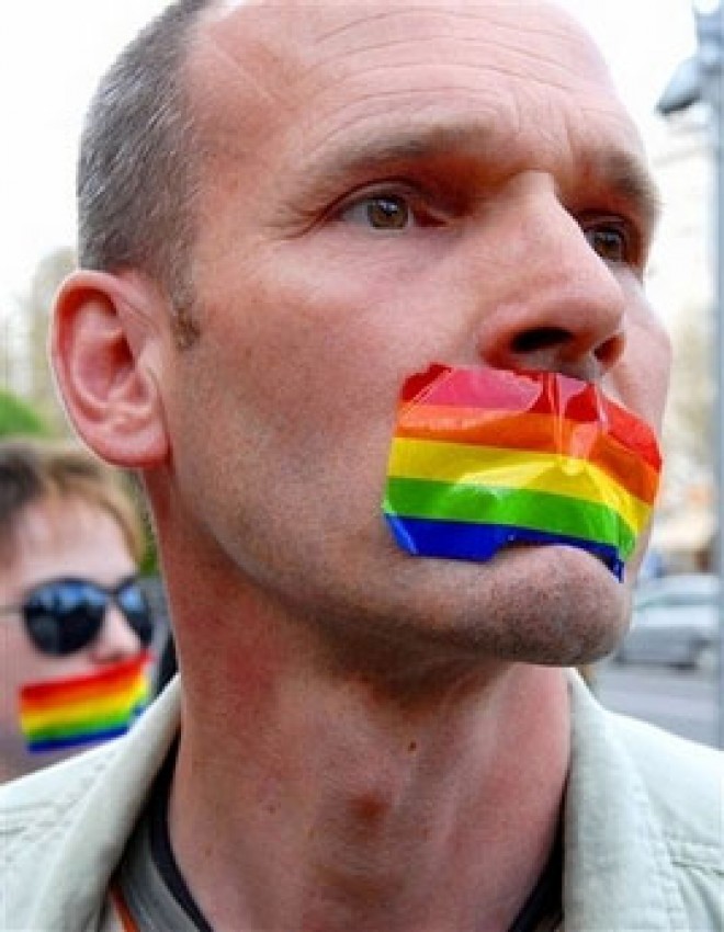 Aceștia cer adoptarea urgentă a Legii antidiscriminare.