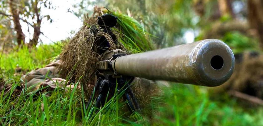 Lunetistul a utilizat o armă fabricată în Carolina de Sud (SUA), CheyTac M200 - care costă peste 12.000 de euro. 