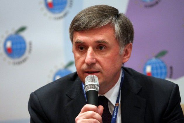 Fostul premier Ion Sturza o încurajează pe fosta ministră a Educației, Maia Sandu, să se implice în politică și să evite să se poziționeze în postura de „țarevnă” care așteaptă să fie invitată la tron.