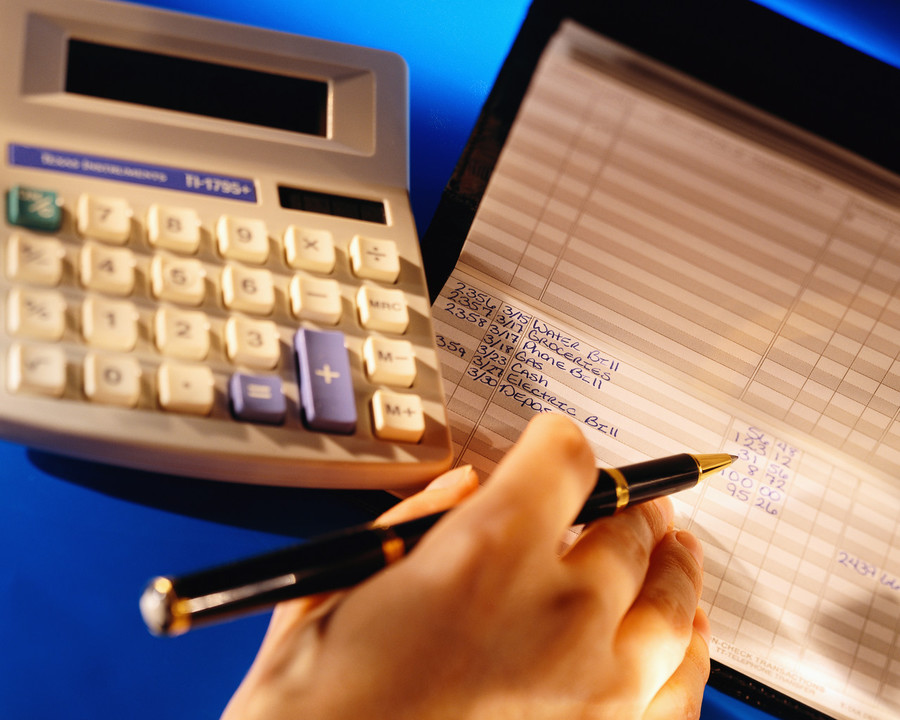 Legea Salarizării, adoptată în 2002, prevede o limită maximă de cinci salarii medii pe companie. Foto:revistacatedra.ro