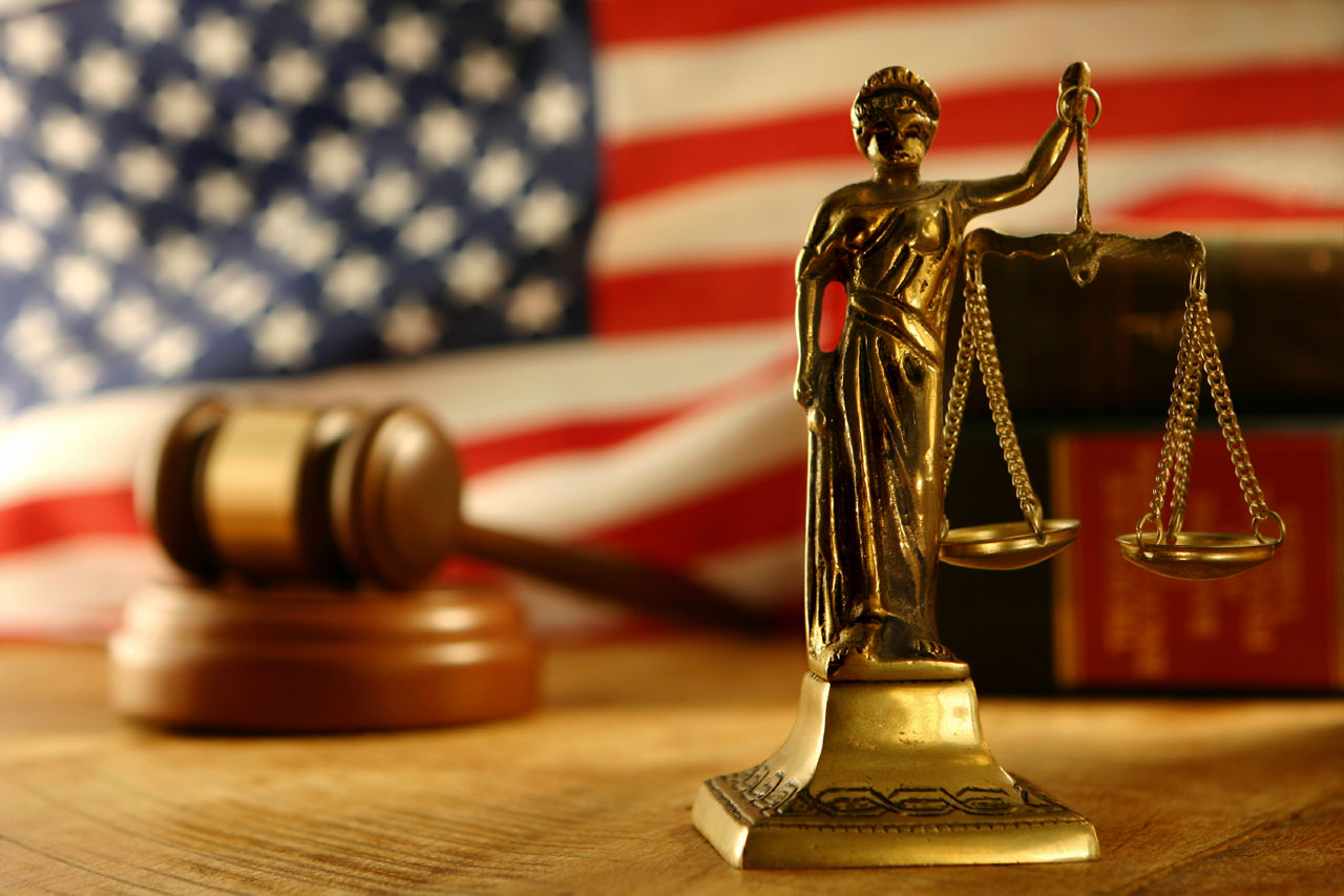 В США будут судить членов сети, которая незаконно поставляла в РФ оружие.
