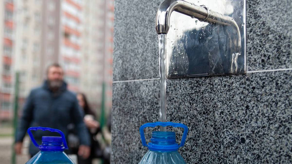 Жителей Киевской области призывают запастись водой.