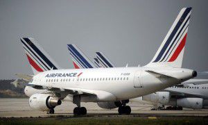 A reușit să urce într-un avion cu o fetiță de patru ani în geantă. Foto: infomoldova.net