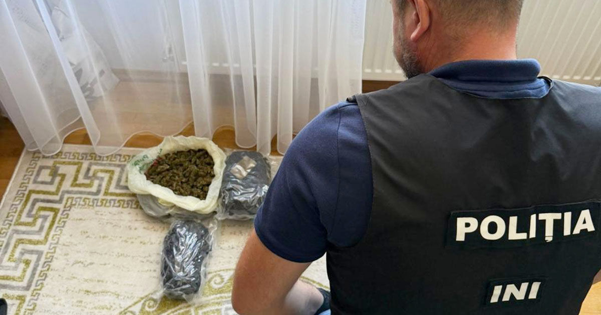 Activitatea unui grup suspectat de circulația ilegală a drogurilor, destructurată.