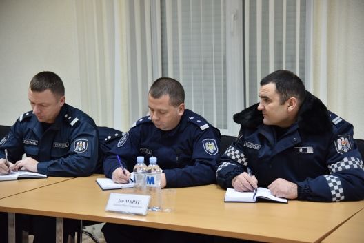 Angajații Inspectoratului Național de Patrulare, instruiţi de estonieni. Foto: poltia.md