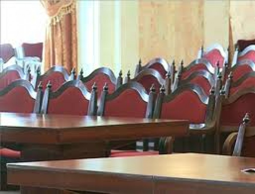 Dacă după pauză va fi cvorum, urmează să fie audiate 39 luări de cuvânt ale deputaţilor comunişti