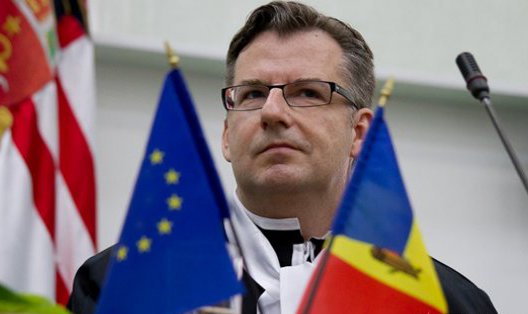 Oficialul a subliniat că instituţiile europene vor monitoriza modul în care autorităţile investighează circumstanţele omorului din Pădurea Domnească.
