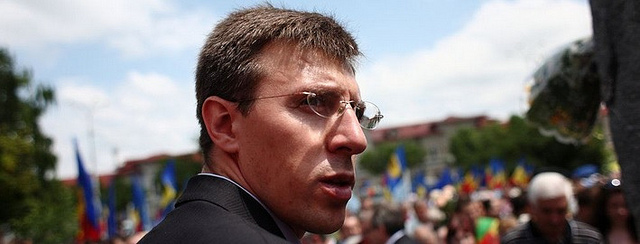 "Viitorul nostru nu este în Uniunea Euroasiatică, ci în UE, acolo unde ne sunt şi rădăcinile", a replicat Chirtoacă.
