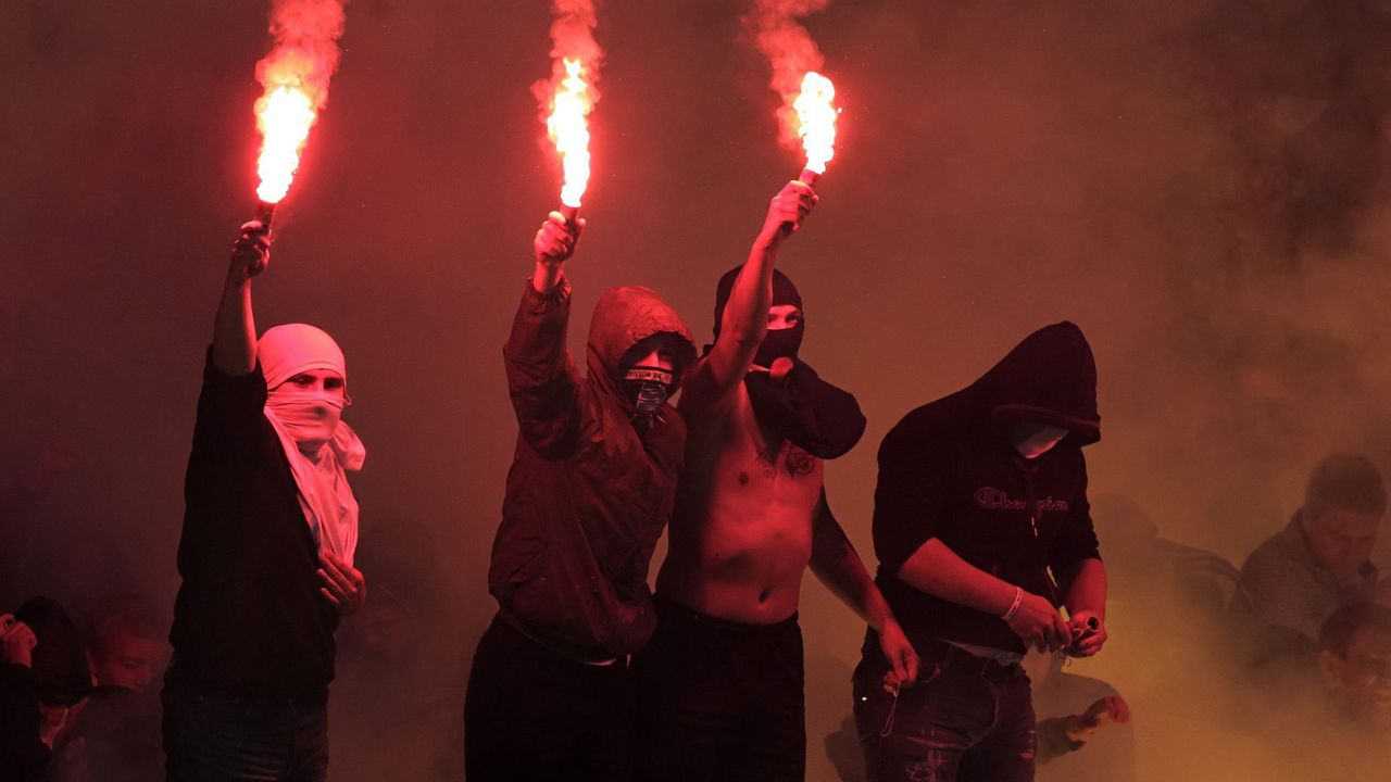 Шпрыгин отметил, что в Марсель приехало 15 тысяч болельщиков из России, но англичан больше.
