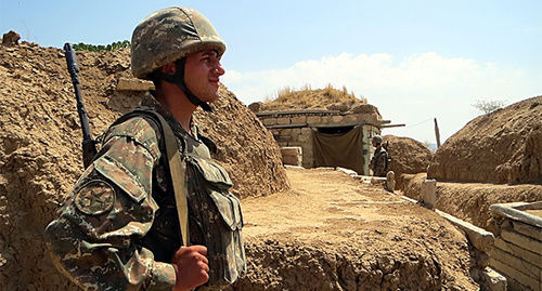 С 1 апреля в результате столкновений на линии соприкосновения погибли 20 военнослужащих.