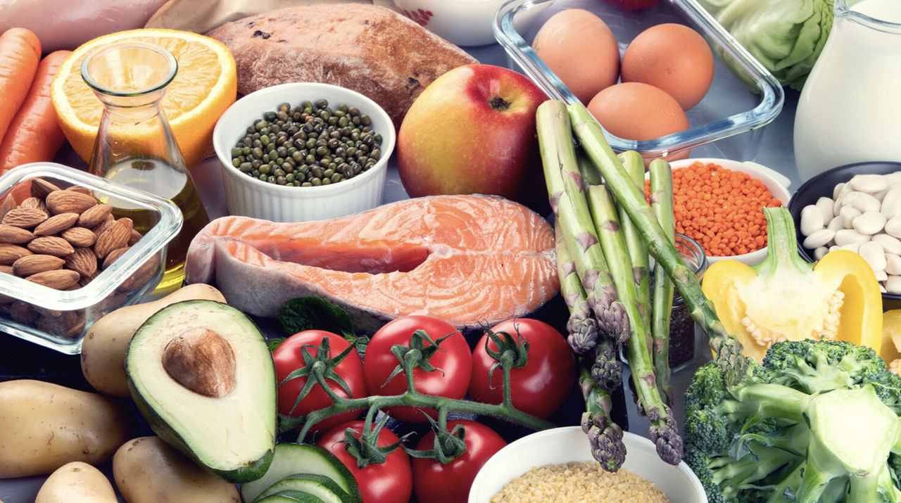 Названы продукты для рациона, которые избавят от «кортизолового лица».