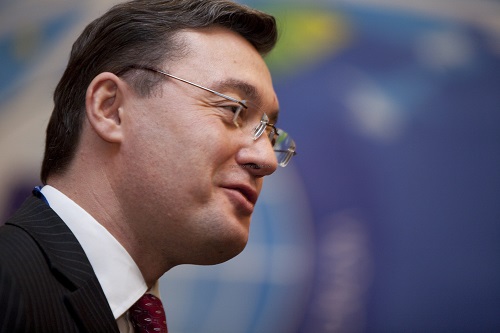 Председатель парламента Игорь Корман призывает общество "объединиться в борьбе с коррупцией".