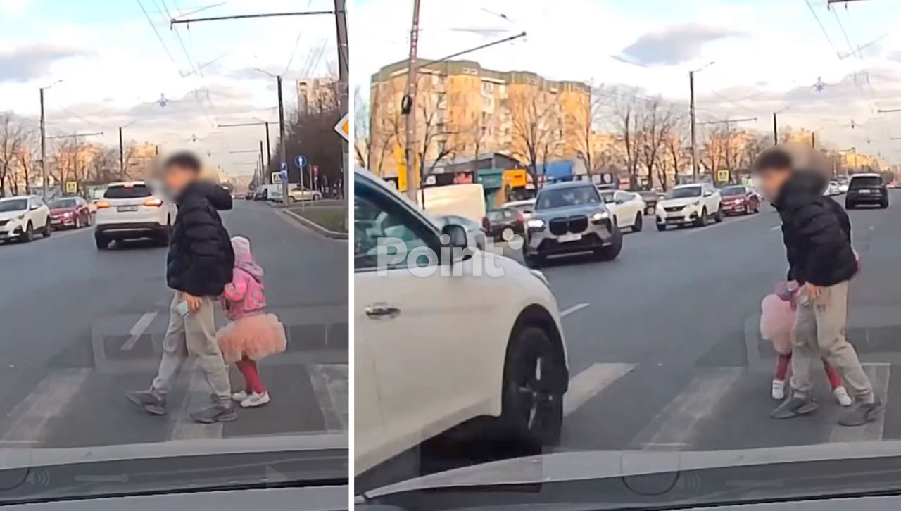 Un șofer a fost la un pas de a lovi doi copii pe o trecere de pietoni din Capitală.
