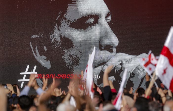 Состояние Саакашвили в тюрьме стабилизировалось после переливания крови.