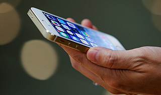 Компания Apple намерена выпустить две новые модели iPhone с выпуклым дисплеем и особым сверхчувствительным экраном.