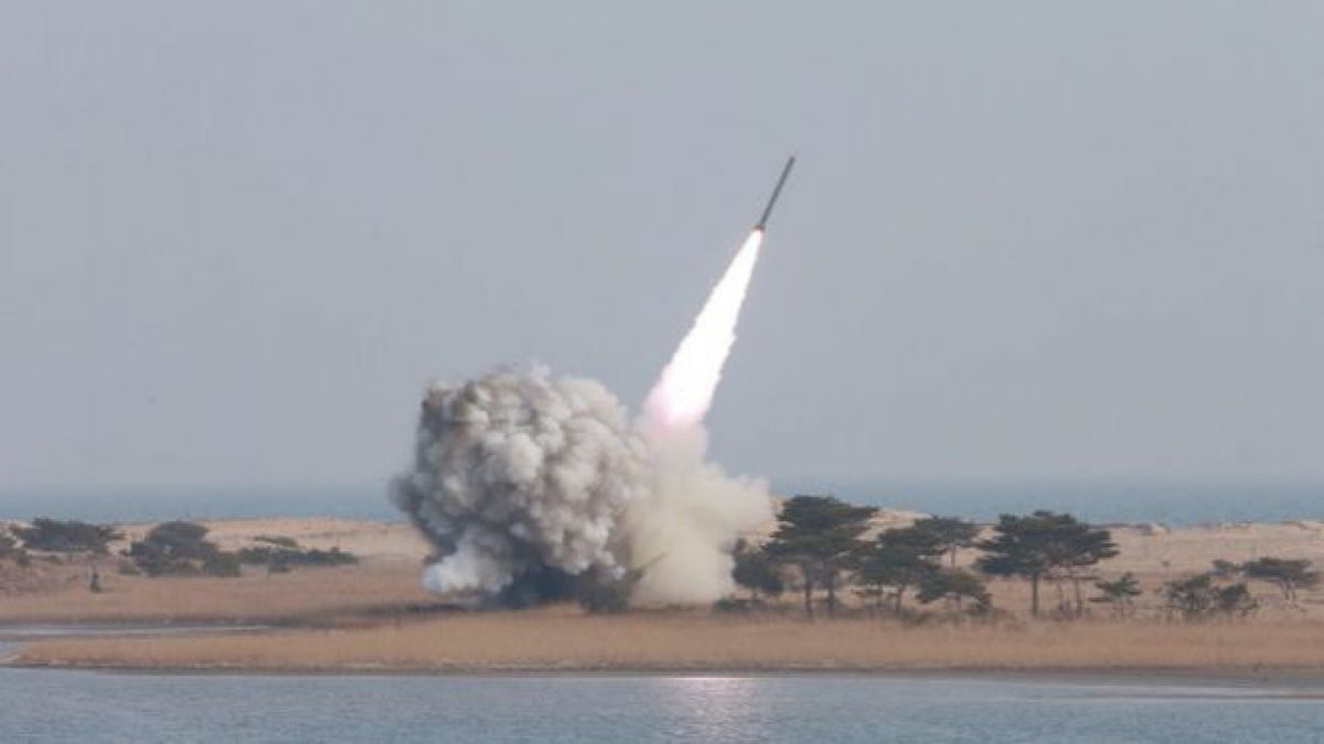 Coreea de Nord a lansat o rachetă balistică spre Japonia. Foto: bbci.co.uk
