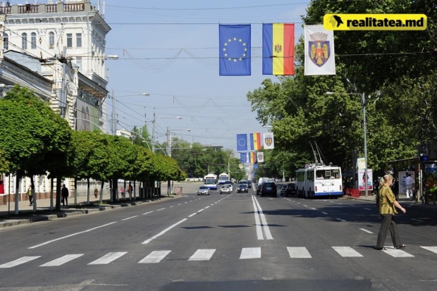 În ambele cazuri, oamenii legii nu au identificat deocamdată niciun suspect.