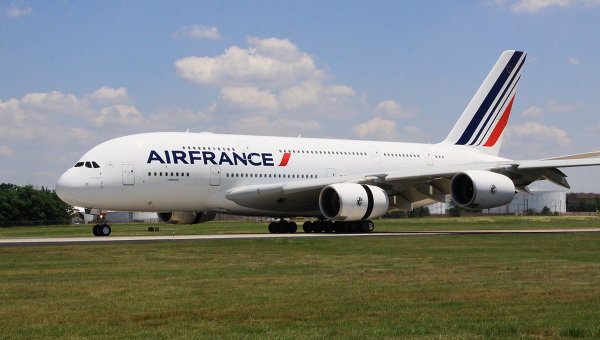 Представитель крупнейшего профсоюза пилотов Air France — SNPL – выразил желание провести дискуссии в более спокойной обстановке.
