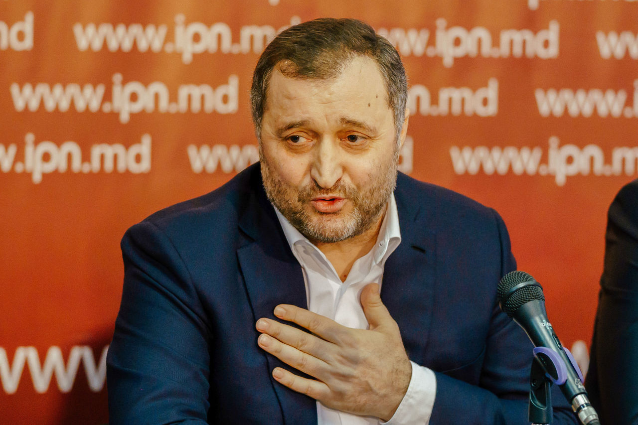 Филат рассказал, что не беспокоится о деньгах.