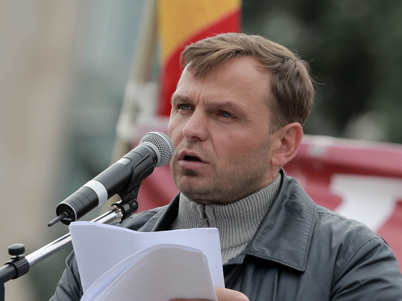 В частности, Нэстасе, винит Влада Плахатнюка в том что, начиная с 2009 года, политик управляет Молдовой.