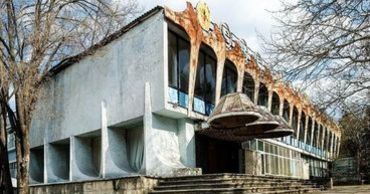 Компания, планировавшая строительство на месте кафе Guguță, подала в суд на Минобразования.