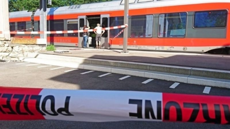 В результате аварии травмы получили 27 человек.