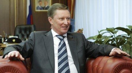 Глава администрации президента выразил однофамильцу «благодарность за стойкость» и подарил ему баскетбольный мяч леопардовой расцветки.