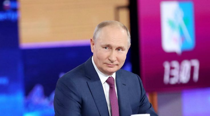 Путин рассказал, что привился "Спутником V".