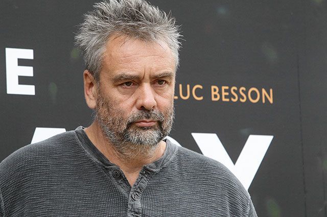 Люк Бессон выиграл суд о неконтролируемом размножении оленей в его лесу.