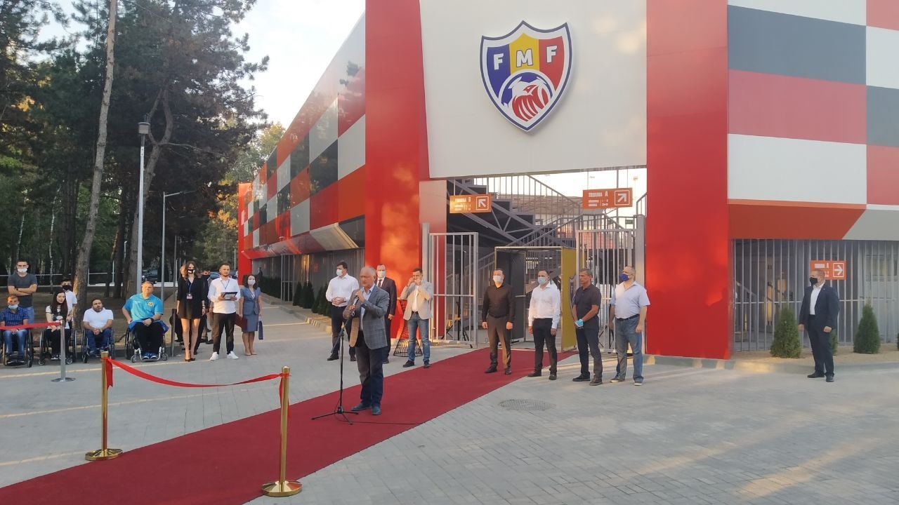В парке «La izvor» открыли пляжный стадион.