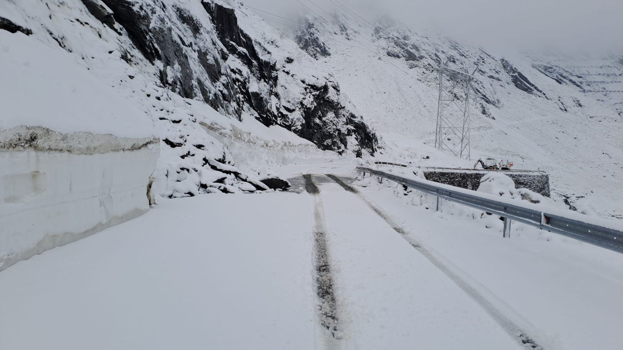 Patru turiști moldoveni, blocați în Munții Făgăraș din cauza vremii extreme.