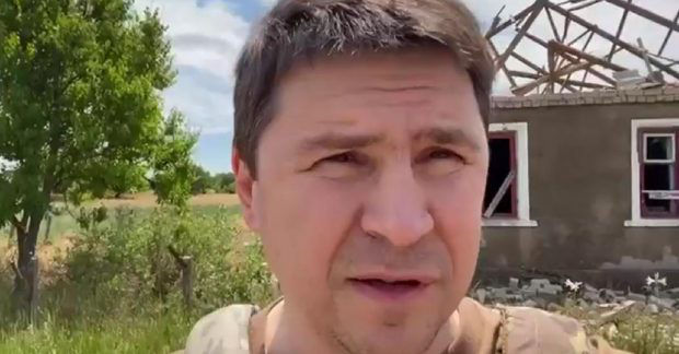 Подоляк в Херсонской области показал, зачем Украине дальнобойное оружие.