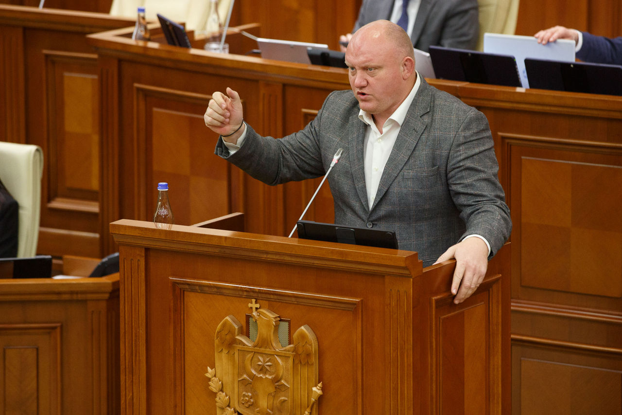 Независимый депутат Василе Боля.