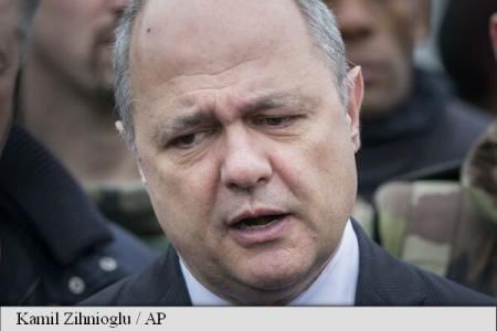 Ministrul de interne francez Bruno Le Roux și-a angajat cele două fiice în calitate de asistente parlamentare.