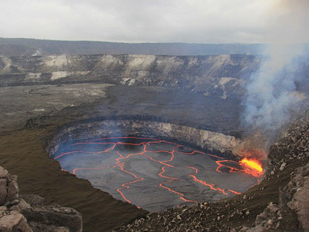 Pericolul vulcanului pe insula Bali: 135.000 de persoane, evacuate. Foto: Mediafax