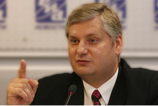 Atîta timp cît politicienii din UE şi SUA vor înţelege sub noţiunea de Ucraina numai autorităţile de la Kiev, reglementarea crizei nu se va urni din punctul mort, consideră politologul Serghei Markedonov.