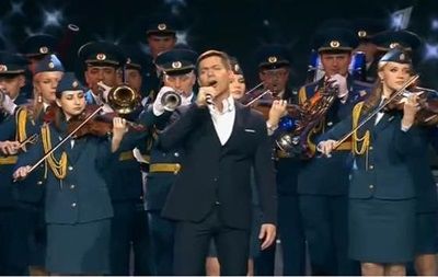 Певец исполнил песню о "братской помощи" Донбассу.