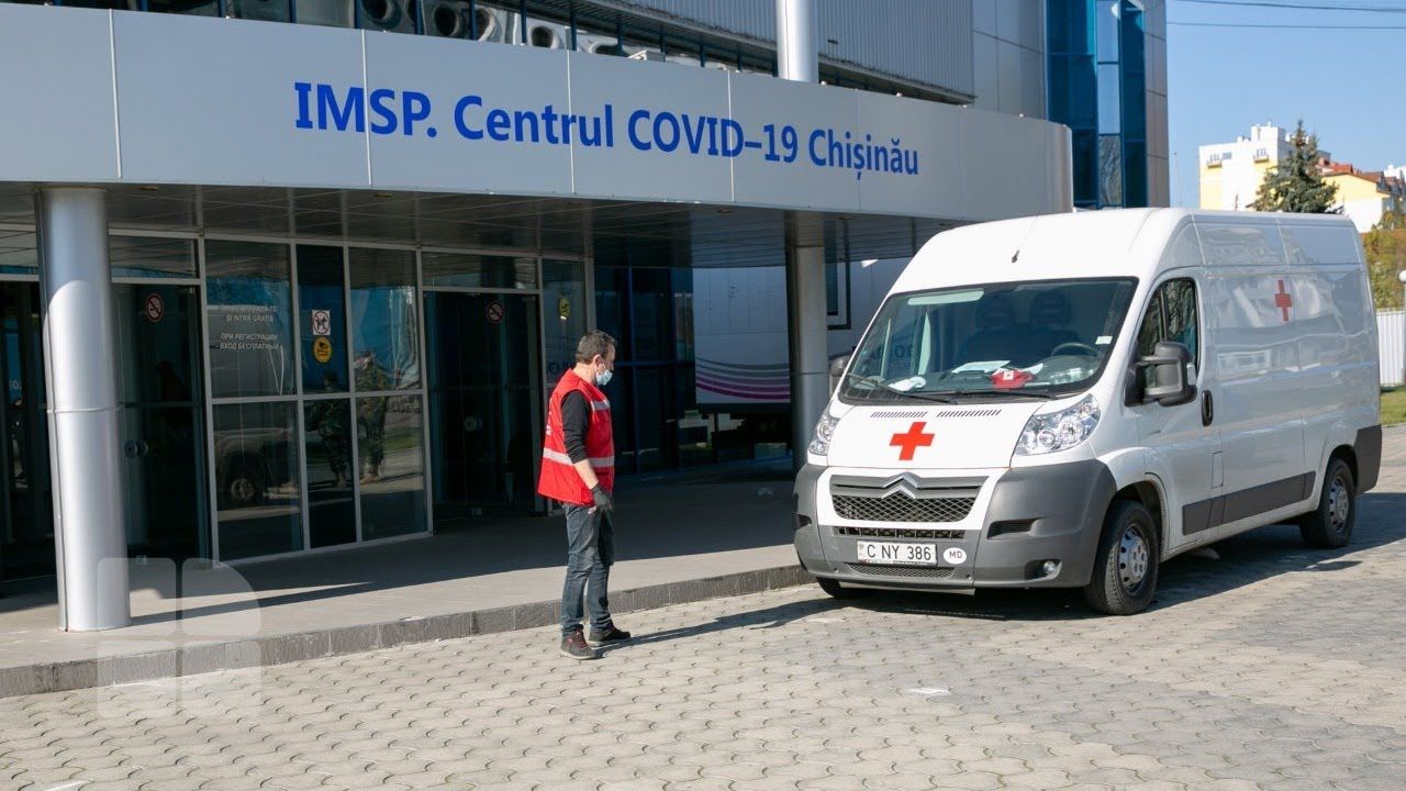 "Центр COVID-19" начал прием пациентов.