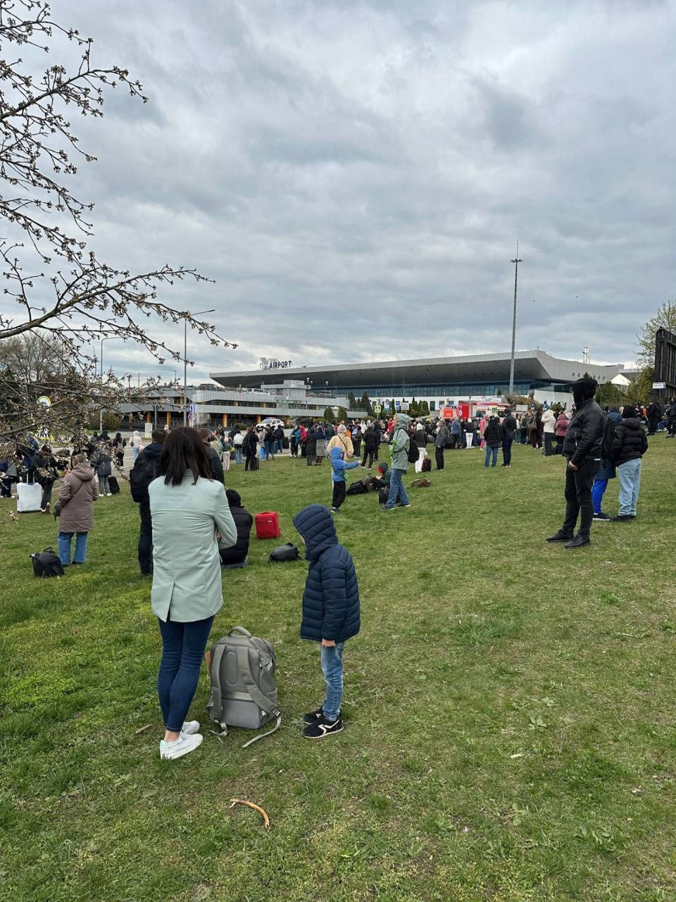 Alertă la Aeroportul Chișinău: Oamenii, evacuați de urgență.