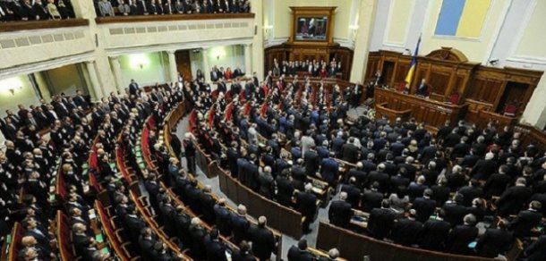 Incapacitatea actualei coaliţii de guvernare - instabile - de a trece reformele cerute de Occident prin Parlament a deraiat deja negocieri în vederea unui nou împrumut de la FMI în valoare de 1,7 miliarde de dolari.