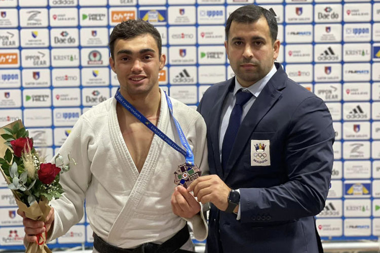 Дзюдоист из РМ Адил Османов завоевал бронзу на молодежном чемпионате Европы.